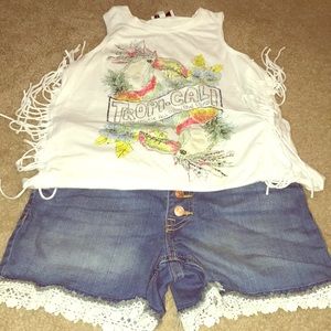 This is a cute outfit girls size 10/12.